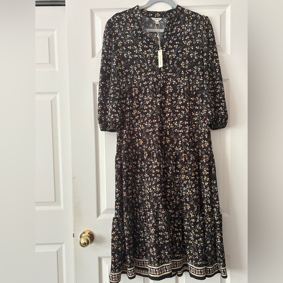 Max Studio Dresses & Skirts - NWT Max Studio Black Floral Mid sleeve Dress